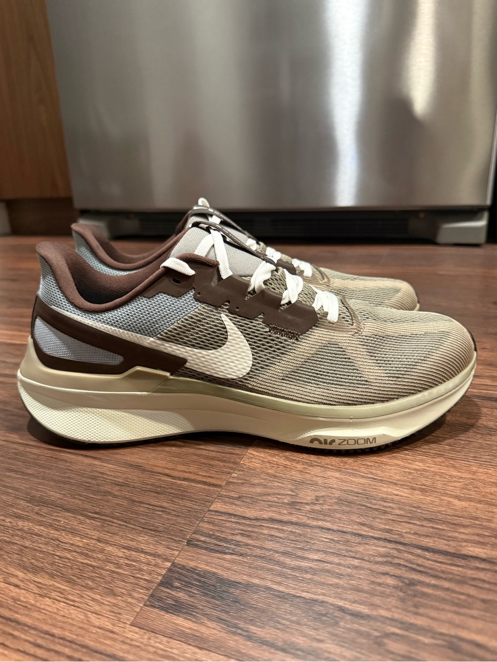 Nike Structure 25. Size 11. - Picture 3 of 5